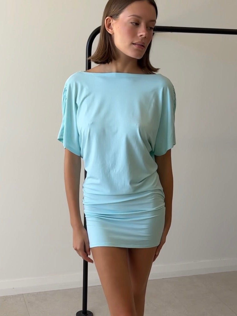 Lucy – Gerafftes Minikleid mit tiefem V-Ausschnitt
