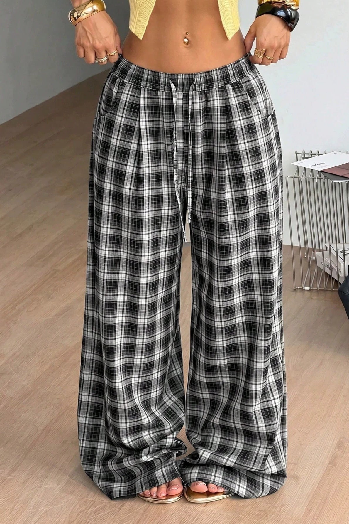 Weite karierte Hose mit Kordelzug