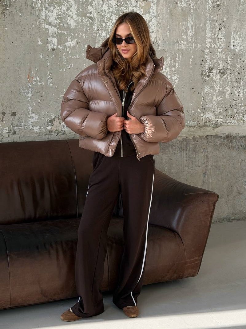 Kurze glänzende Kapuzen-Steppjacke