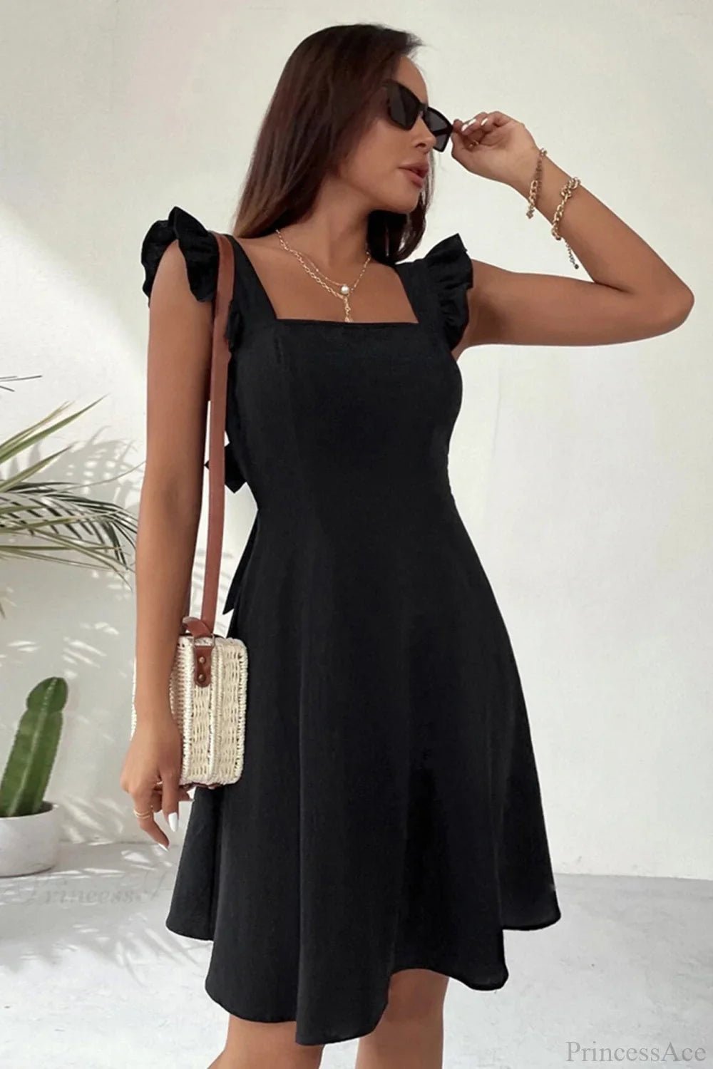 Ärmelloses Mini-Kleid mit Rüschen und Schnürung am Rücken