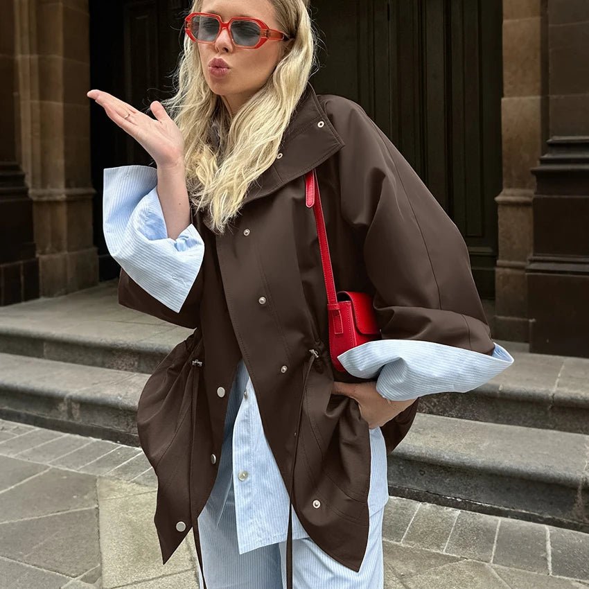 Stylische Windjacke mit Kontrastkragen