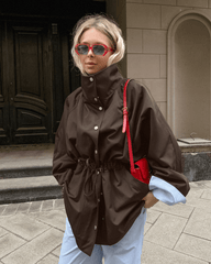 Stylische Windjacke mit Kontrastkragen