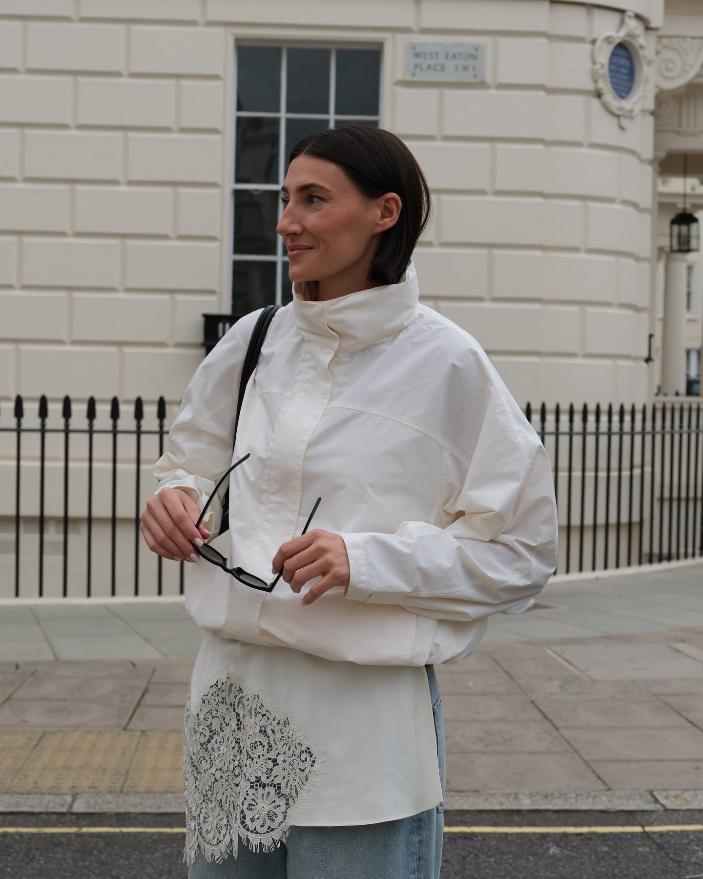 Stylische Kapuzen-Windjacke