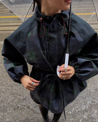 Stilvolle Oversized Karierte Schnürjacke