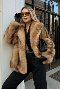 Stylischer weicher Faux-Fur-Mantel