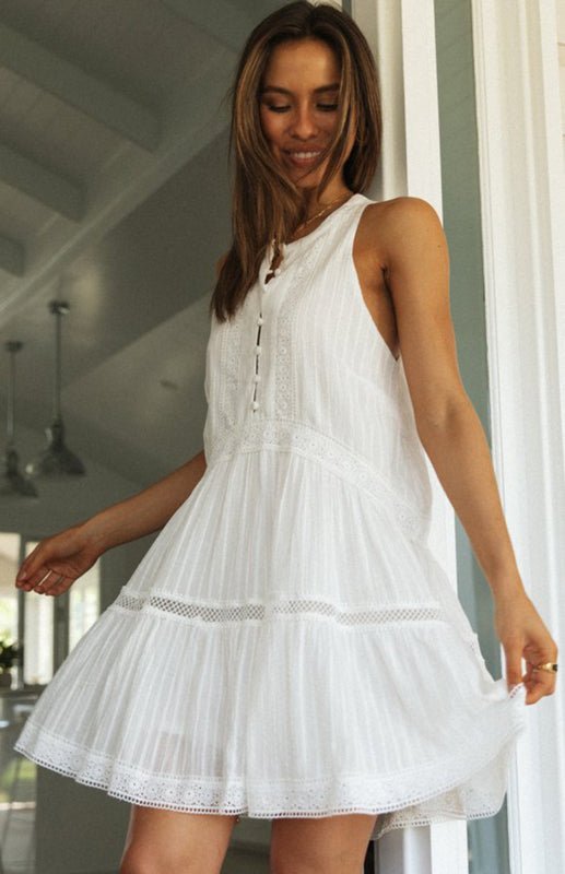 Emma – Weißes ärmelloses Minikleid im Boho-Stil