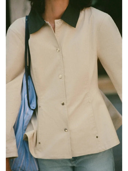 Jacke mit kontrastierendem Kragen und Peplum