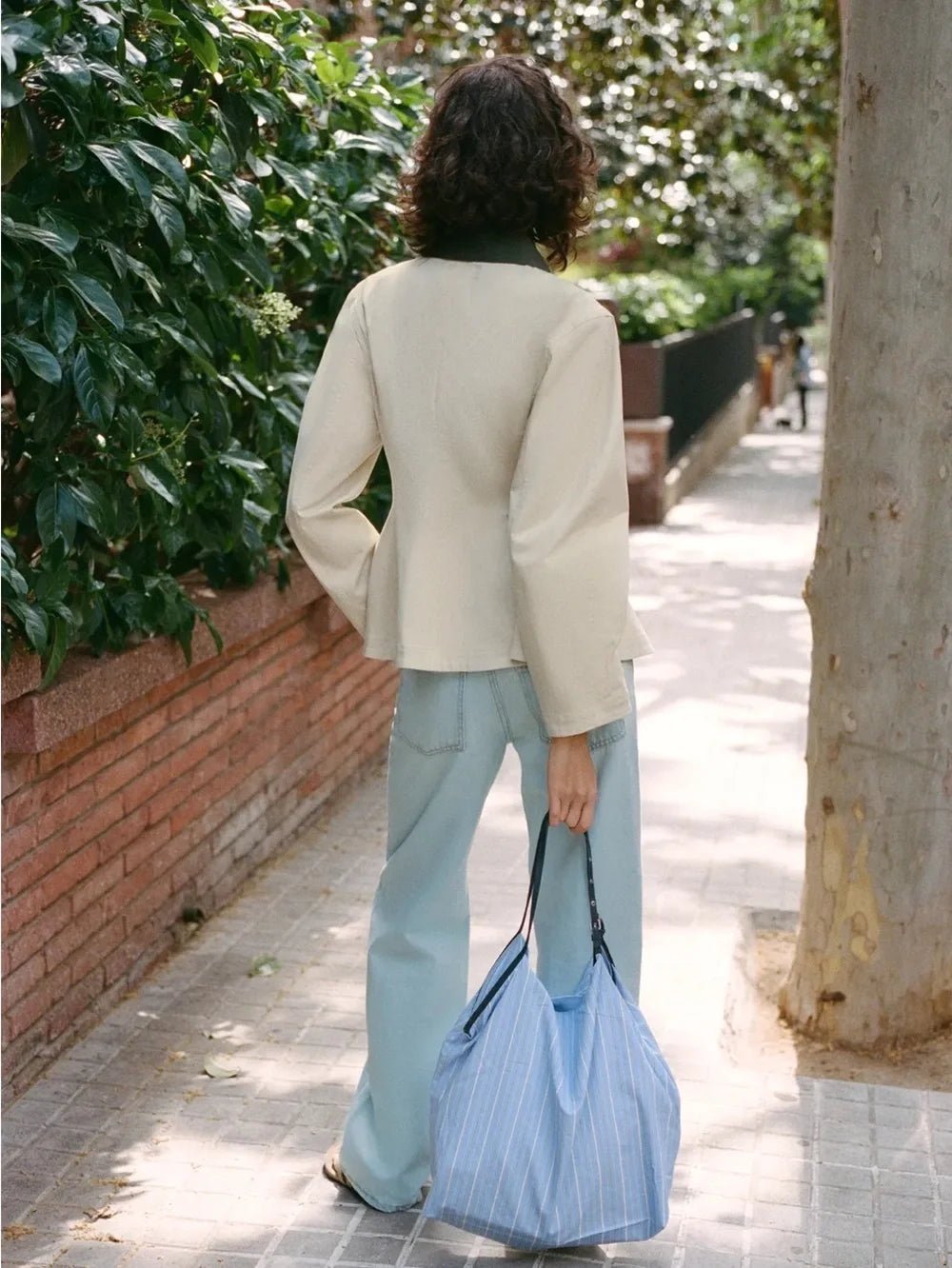 Jacke mit kontrastierendem Kragen und Peplum
