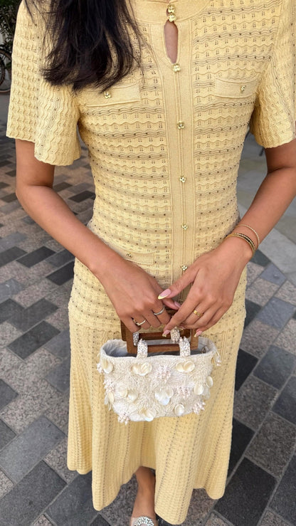 Maxikleid aus Paillettenstrick mit Taillierung
