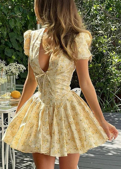 Stylisches, plissiertes V‑Neck Mini-Kleid