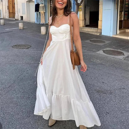 Fließendes, hoch tailliertes Stufen-Midikleid