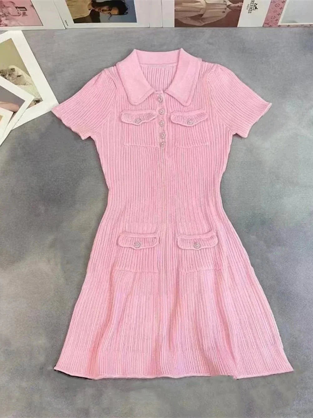 Paillettenstrick-Minikelid mit Rüschen-Details