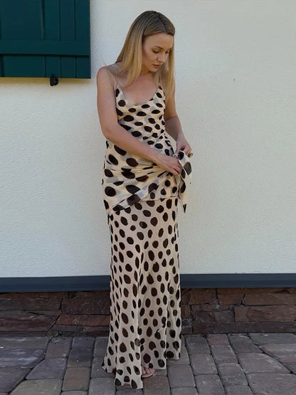 Ärmelloses bedrucktes Slipkleid mit Schal