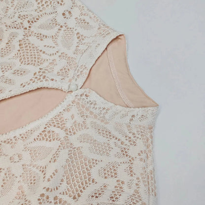 Spitzen-Minikleid mit Cut-out und langen Ärmeln