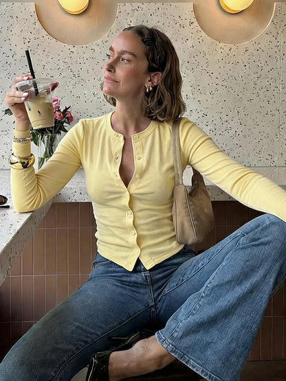 Sandra Knopf-Vorderseite Rippstrick-Top